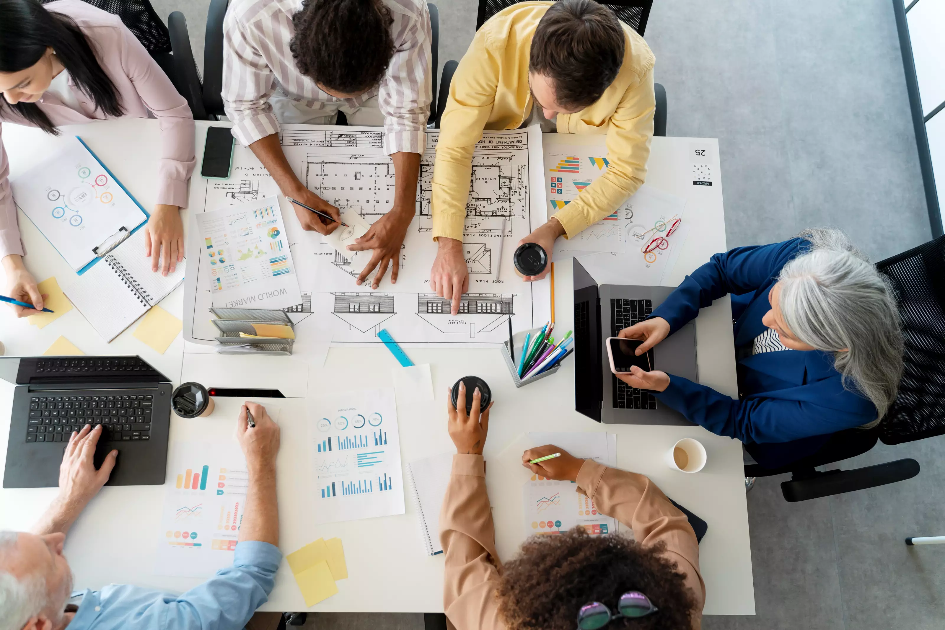 people-working-as-team-company-3_128 (1)