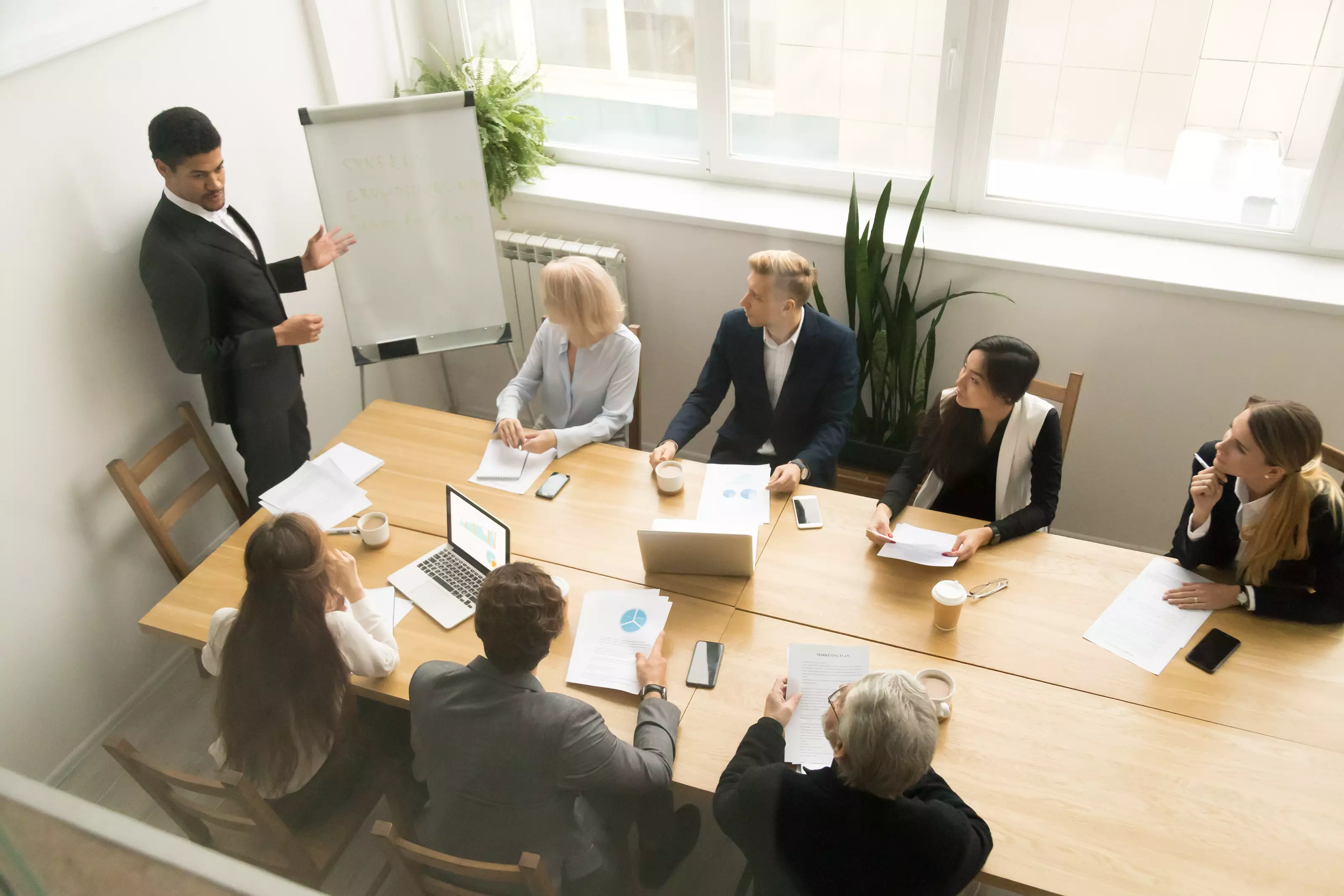 african-american-ceo-giving-presentation-corporate-team-meeting-concept_176